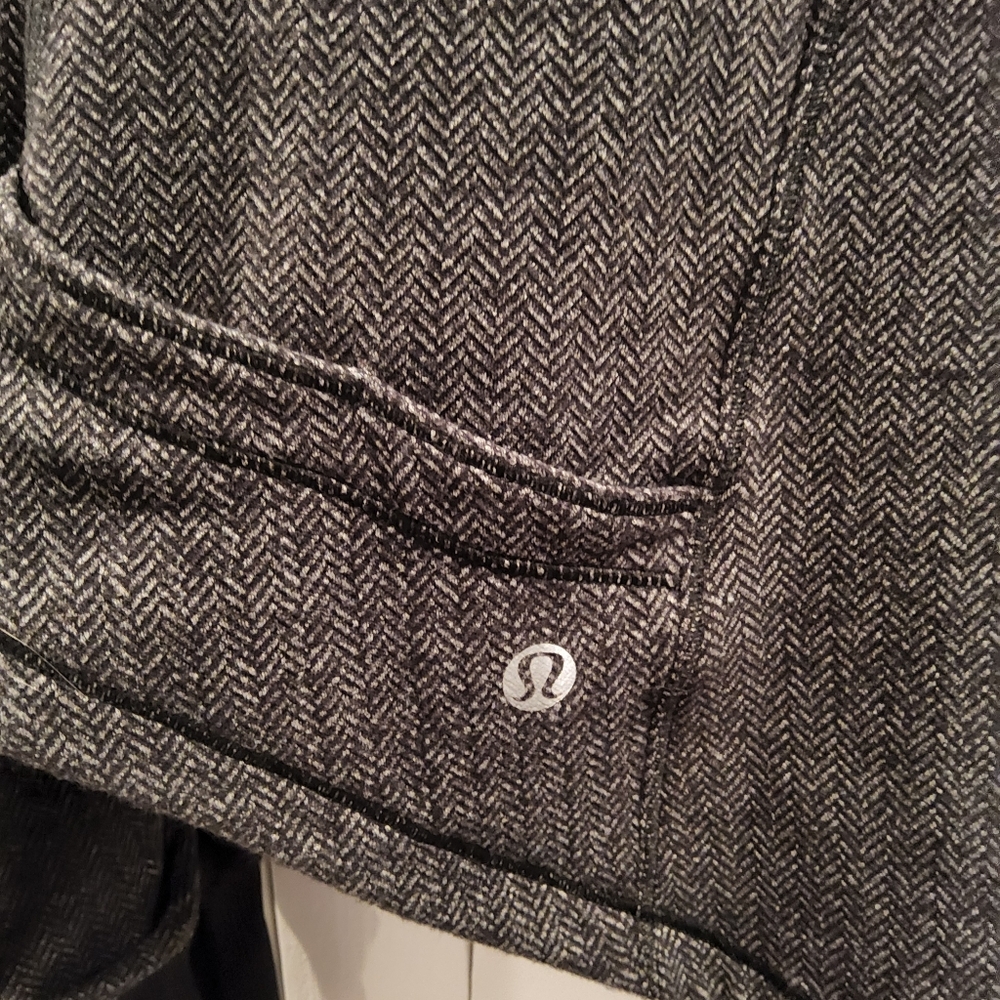 Lululemon Half Zip Pullover Track Jacket Euc - image 6